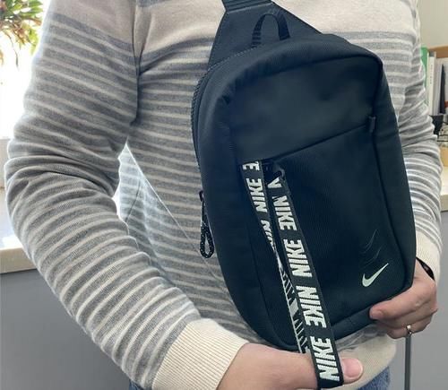  #拉链#Nike耐克2020夏季潮流胸包亲测，八大亮点让你知道值不值