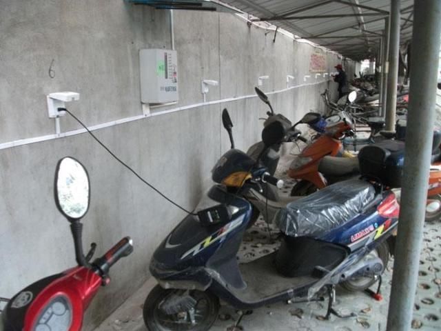  「电瓶」农民朋友抱怨电动车电瓶蓄电能力差，修车师傅：只是你