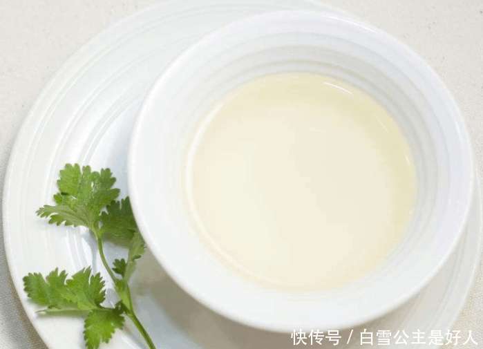 白醋加它擦脸，老中医说：祛斑、美白、掺点蜂蜜还能减肥