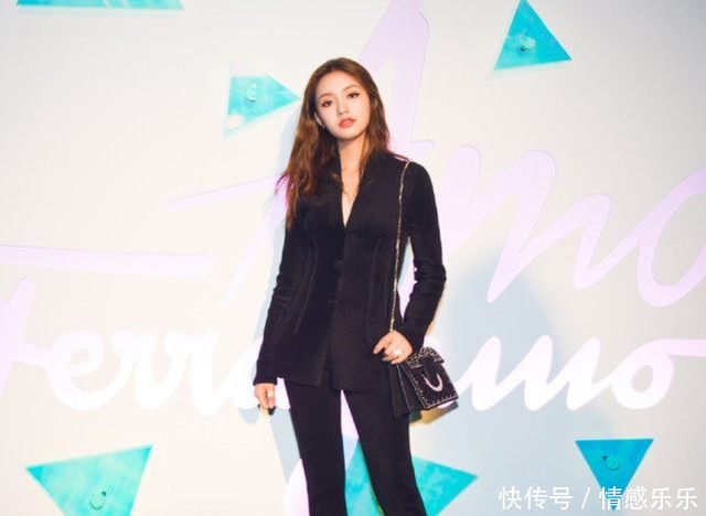 她被曝谁红就和谁玩，被嘲讽是第二个杨幂，气质清纯无害衣品超好