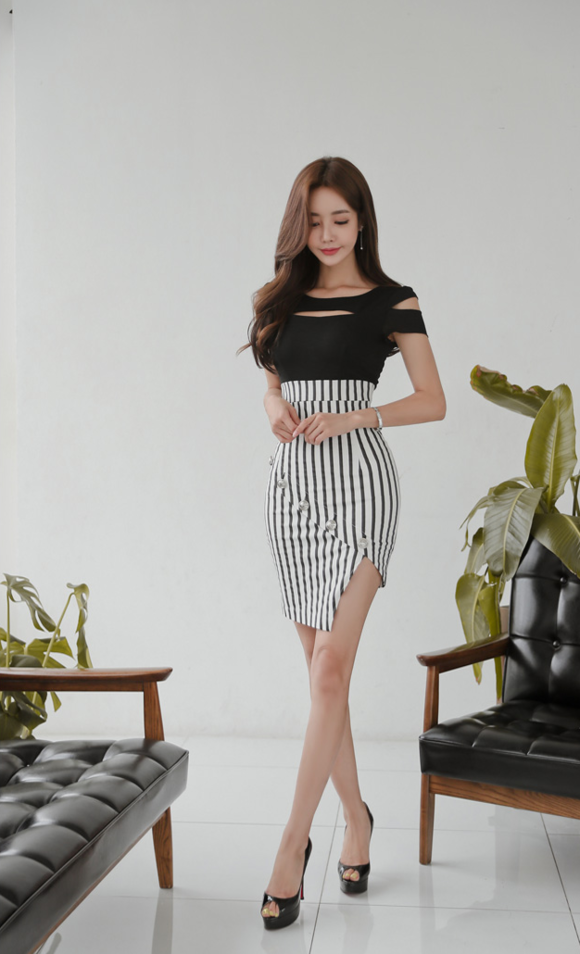 女神孙允珠，伦敦原色时尚波普条纹交衩裙