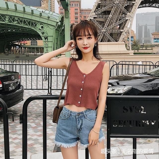 街拍:别具风情的紧身裤美女,时尚优雅,绽放年轻的魅力!