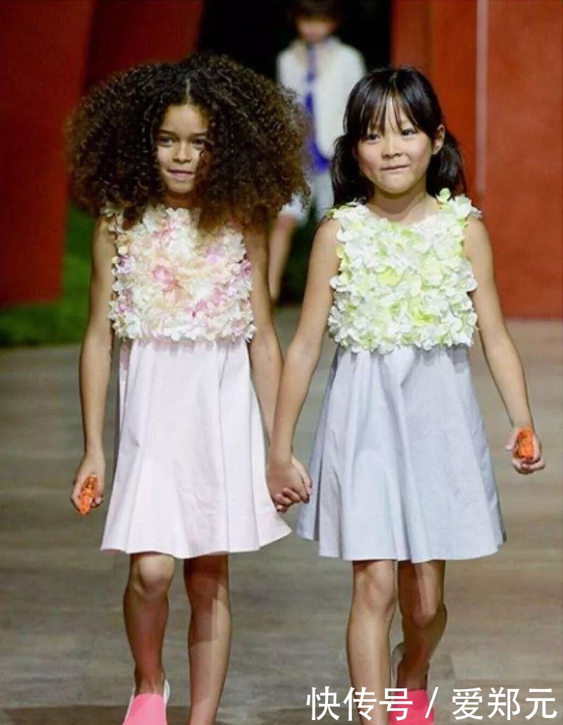 孩子是父母背后的