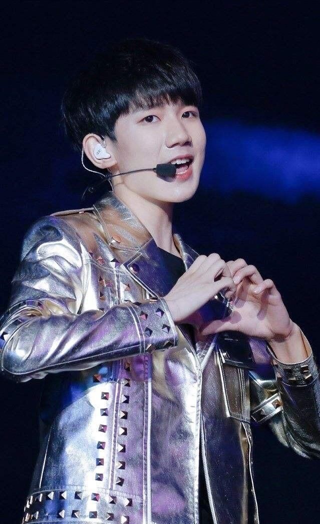 男星皮衣照:王俊凯帅过鹿晗?李易峰输给杨洋的原因好搞笑