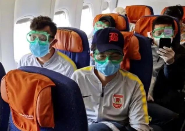  球员@归国班机上一位乘客确诊感染新冠病毒，长春亚泰全队被隔离