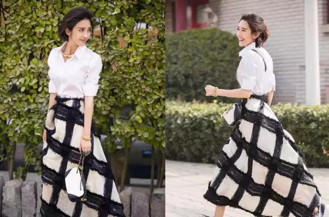 唐艺昕真疯狂！裙子只穿一条腿，难怪要在里面穿超短裤！