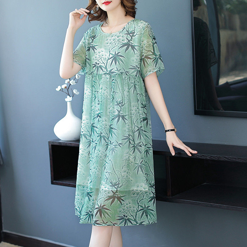 奔四奔五女人别穿地摊货，丢人!正流行的高雅裙，洋气精致美扎心