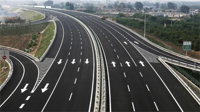 高速1小时100公里和国道2小时100公里，哪个划算？你可能还不知道