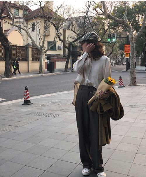 穿搭:女人衬衫不要全塞进裤子,现在流行这3种穿法,时髦高级更有范