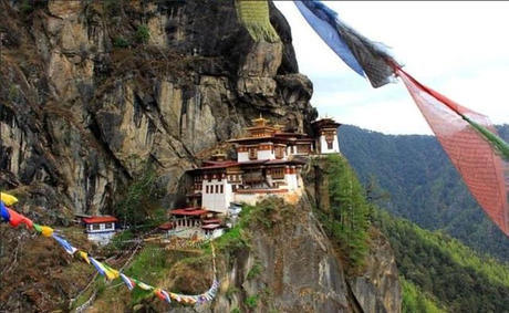 似乎全世界都有把寺庙道院建在悬崖峭壁上的爱好！为什么？