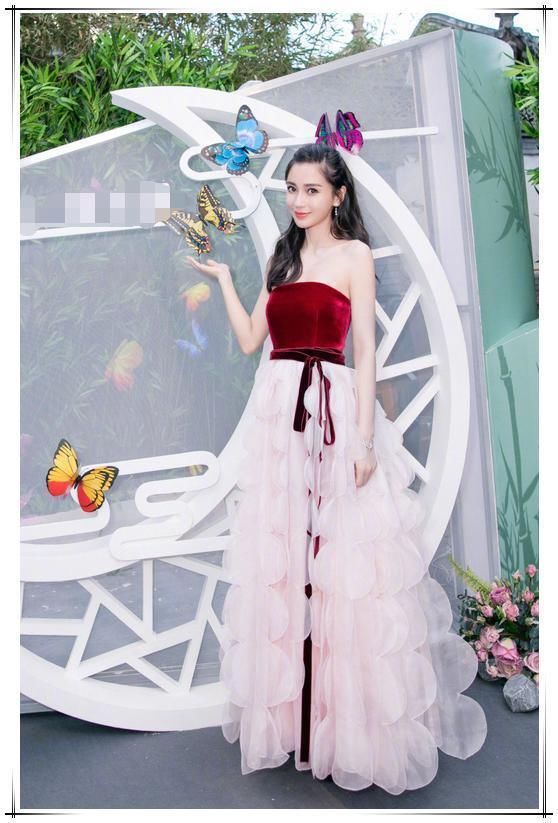 杨颖为捞金真是拼!后背几乎全裸出镜,网友:这才是最高级的露法