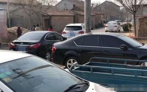  偏爱|农村又一“怪现象”，家里有车放着不开，却偏爱骑电动车？