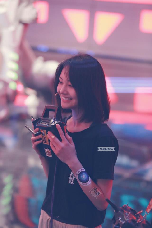 郑爽再次遭抹黑，郑爽爸爸坐不住，发微博澄清！