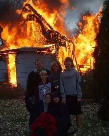 【6.25早安鲁山】来了,国内国际新闻早班车|太吓人了,飞驰的“电