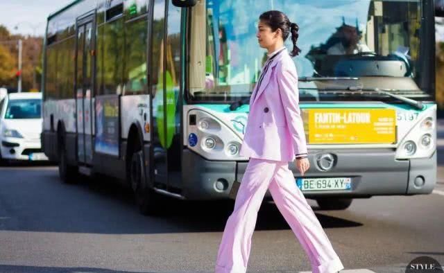  #洗脑#爱上了！和春风一起抵达的香芋紫，比淡黄的长裙还洗脑