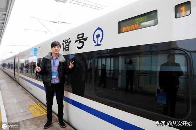  高铁@乘坐这条城际高铁去机场大约15分钟，12元钱票价的确不贵