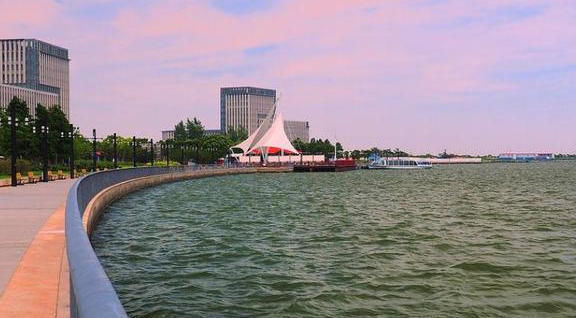 中国这里，是世界最大填海造陆工程，面积达152平方公里