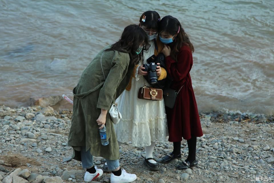  『黄河』【春分】黄河边的美女拍拍拍