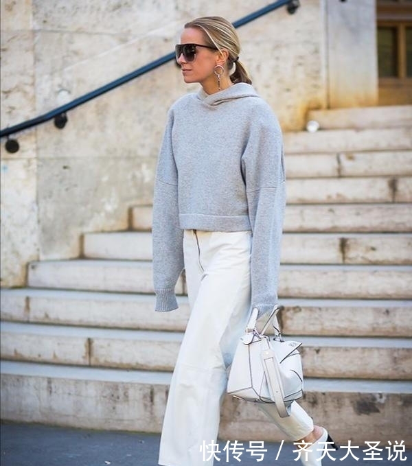 #气质#女人穿阔腿裤时,别总搭衬衫,当下流行这4种穿法,时髦又高级