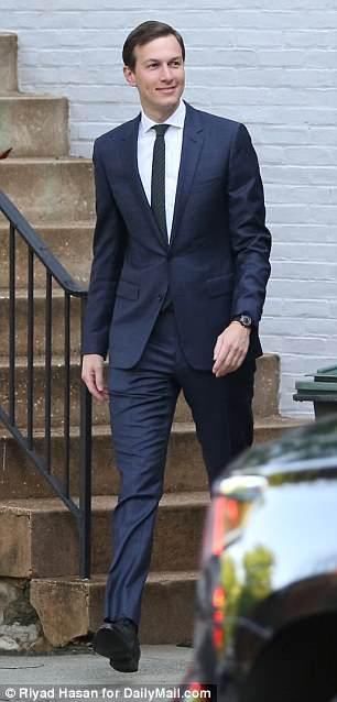 伊万卡特朗普实力秀身材 陪儿子换开叉长裙穿牛仔裤长腿抢镜