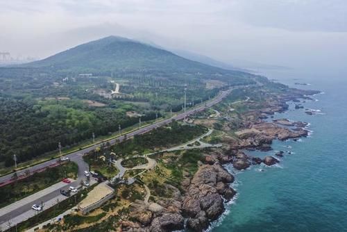 海滨慢道让市民和游客亲海，青岛海滨“装上”风景线，比画卷还美