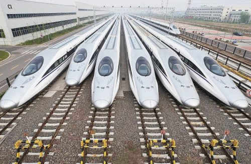 高铁司机晒出自己的工资条，看到收入的一瞬间，网友们不淡定了