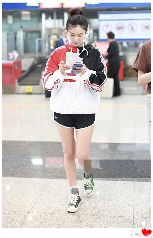 没佟丽娅腿真别把运动短裤当热裤，像阚清子一样勒出赘肉就尴尬了