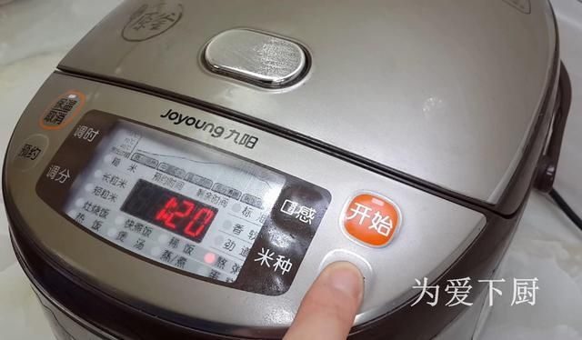  [香甜]面包别再烤着吃了，锅里一焖，比蛋糕香甜好吃，新手也能一次成功