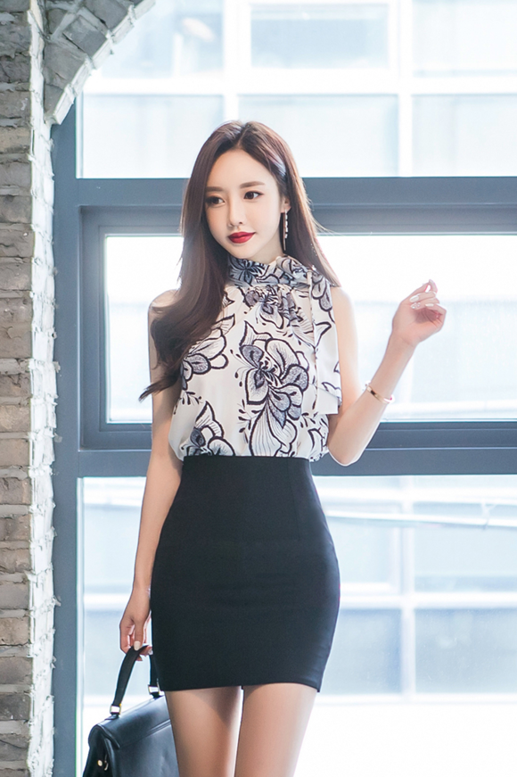 女神孙允珠，水墨翰园绞花青石染彩无袖衫