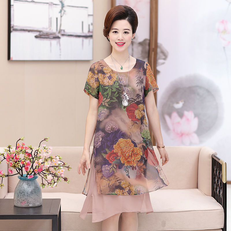 足足等了7天,这妈妈装终于出新款了,妈妈们穿美到让人招架不住