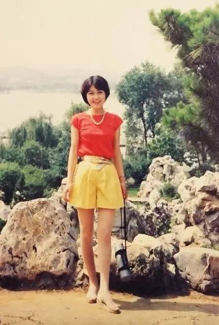 30年前的美女原来这么美，随处可见时尚潮流，这才是真正的美女