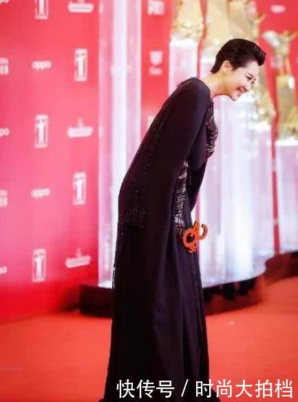 许晴这下消停了！一身“格格巫”黑裙遭吐槽，网友：老妖，哪里跑
