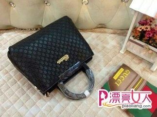  『时尚』【尚】拎包怎么背好看 拎出来的时尚品味！
