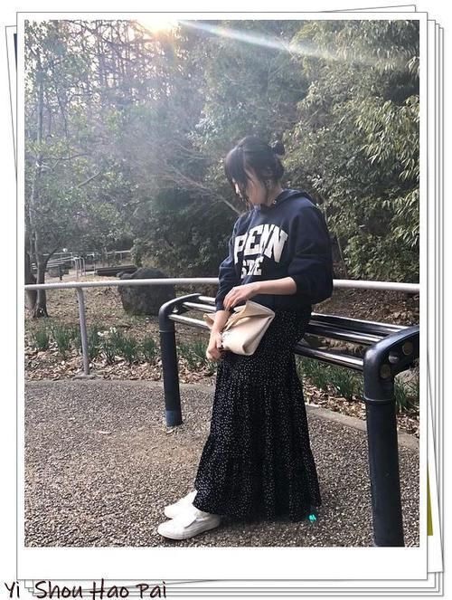 『海军蓝风连帽卫衣』能穿3季的万能搭配单品!海军蓝连帽卫衣的多种造型示范