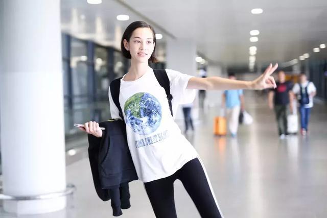 “改头换面”穿出慵懒风,孟美岐吴宣仪的活力少女Tee,了解一下