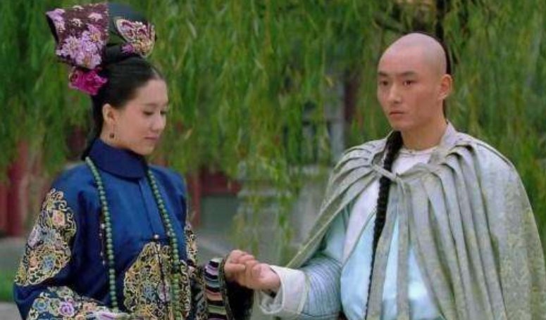 『郡王』甄嬛传：同是侧福晋，为何果郡王只亲近孟静娴？看浣碧办了什么蠢