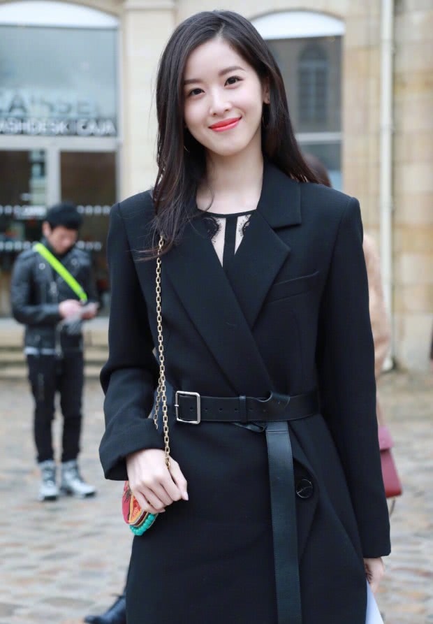 性感的杨颖碰上清纯的章泽天，同样是辣妈，杨颖气场秒杀章泽天！