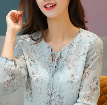 我家妈妈今年57岁，但她从不穿妈妈装，就穿这种，显嫩更提气质