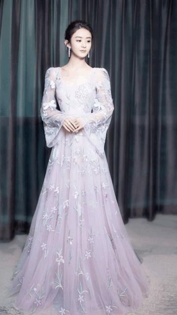 赵丽颖一改清新形象，穿上牛仔连体裤，一样时尚养眼