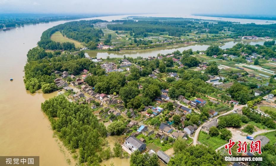 长江铜陵段水位持续上涨 安徽铜陵迎战洪峰