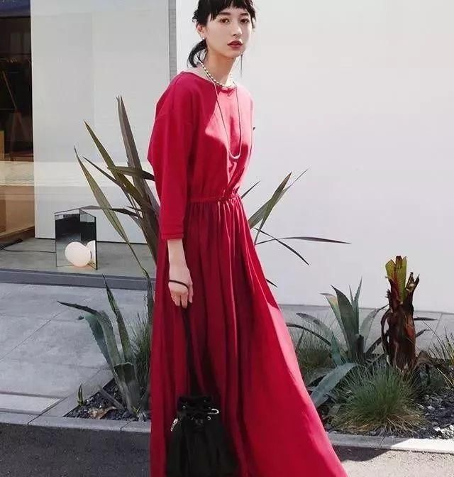  『经典蓝』必看!2020年春夏流行色出来了,早穿早美!