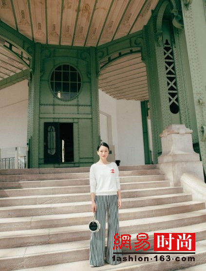 刘雯周迅同看秀 论凹造型刘雯这回输了