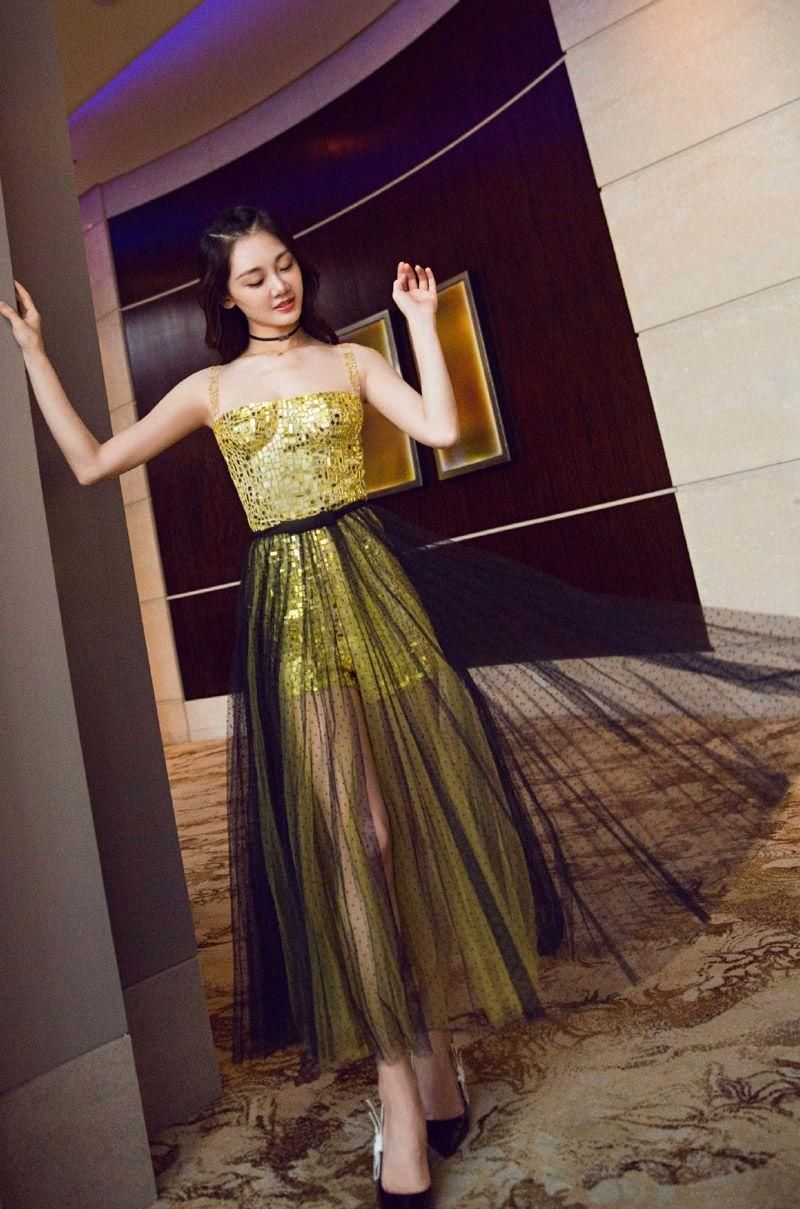 冯小刚好眼光，苗苗化妆亮相，好像年轻时候的徐帆！