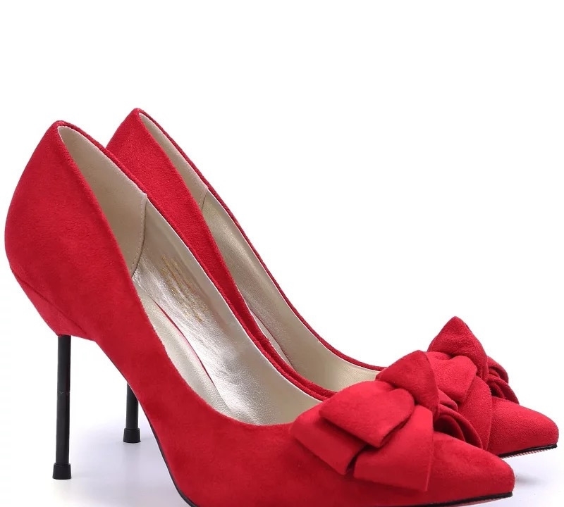 蝴蝶结■高跟鞋:纤细的筷子跟与蝴蝶结结合的高跟鞋