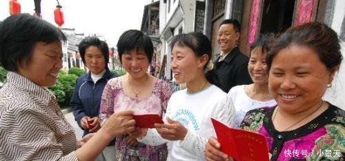 19年, 农民要“靠证吃饭”了, 3个证要领到手, 没有的下月要办了