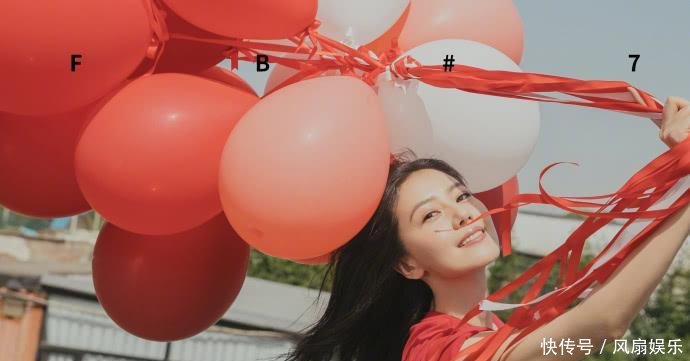 38岁高圆圆再次惊艳众人, 条纹裙配红T嫩到飞起, 仍是初恋模样!