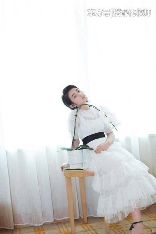 45岁的陈慧琳穿上了和张子枫一样的裙子，驾驭不了就不要勉强！