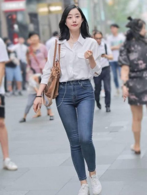  「白衬衫搭配」在春夏季，白衬衫如何穿出高级时尚的吸睛造型呢？可以试试这几个