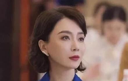  「留长发还」50岁的女人留长发好看,还是短发好看,3个方法帮你选择
