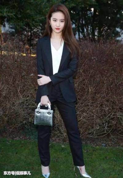 刘亦菲太拼了！为秀好身材不惜暴露大象腿，网友：牛仔裤都撑破了